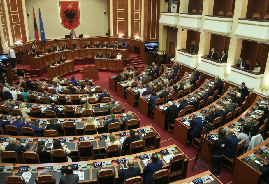 Albanisches Parlament stimmt Migrationsabkommen mit Italien zu