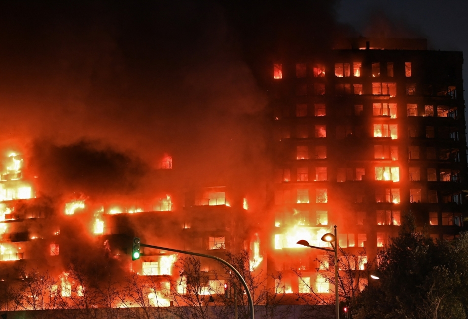 Fire engulfs 2 buildings in Spanish city of Valencia, killing at least 4 people, nearly 20 missing