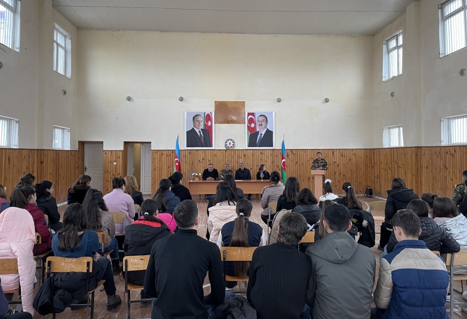 FHN-in Qarabağ Regional Mərkəzi tərəfindən orta məktəbdə təlim keçirilib