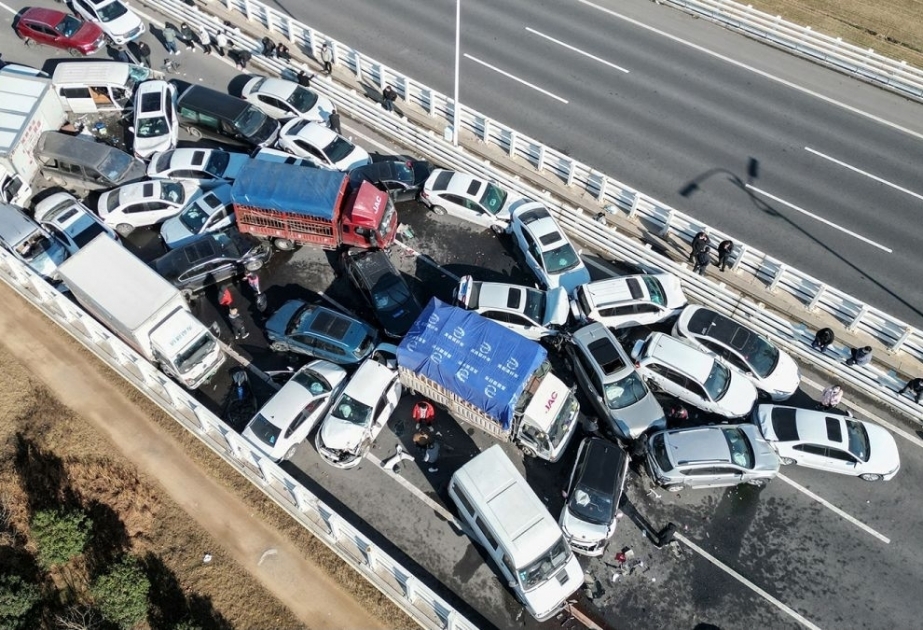 Over 100 cars collide on icy China expressway, several people injured