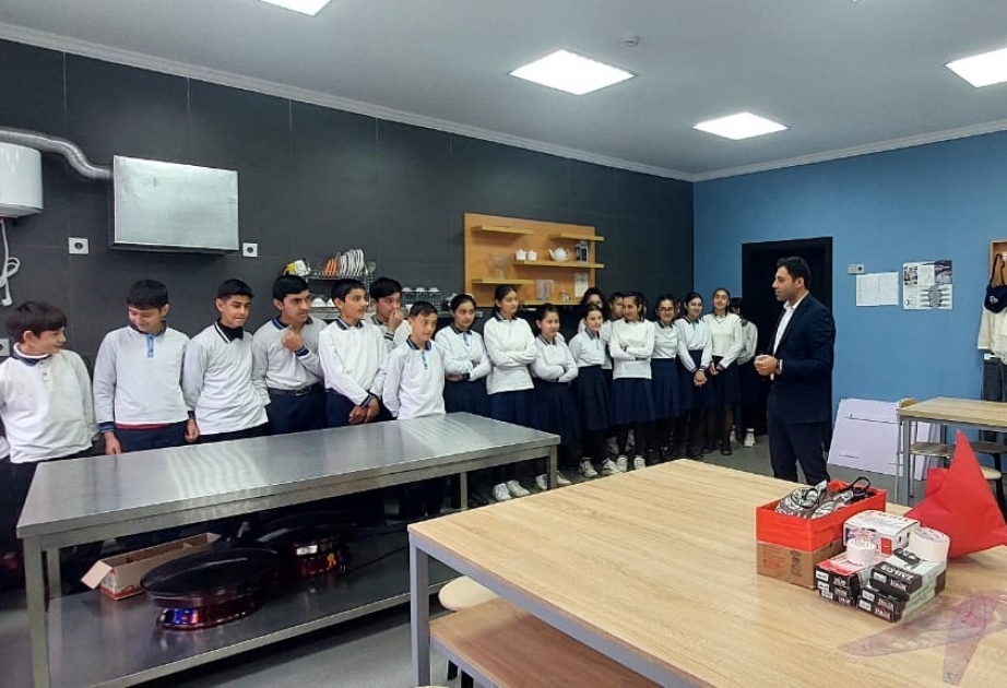 Ümumtəhsil məktəblərinin peşə təmayüllü siniflərində “Açıq qapı” günü keçirilib