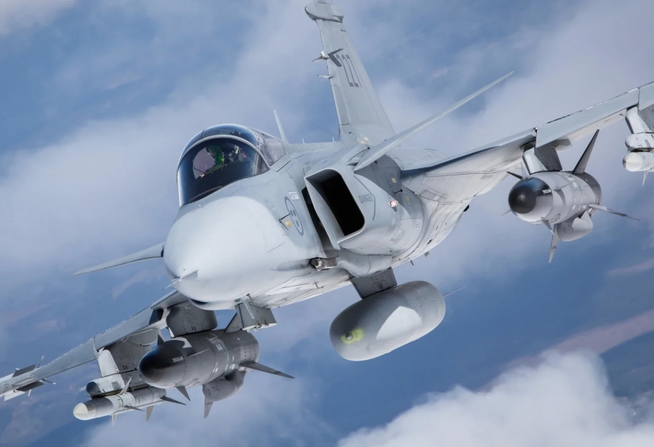 Hungary buys new Swedish fighter jets before NATO accession vote