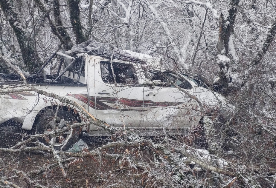 Lerikdə "Toyota" markalı avtomobil çaya aşıb, ölən və yaralananlar var - YENİLƏNİB
