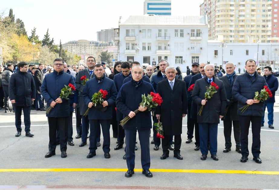 İqtisadiyyat Nazirliyinin rəhbərliyi Xocalı soyqırımı abidəsini ziyarət edib