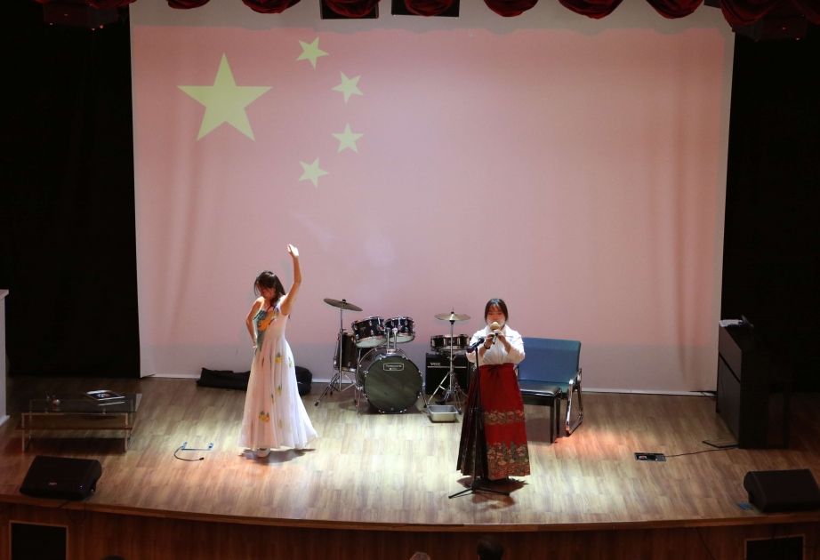 巴库国立大学孔子学院受邀参加阿塞拜疆欧洲学校“国际母语日”庆祝活动