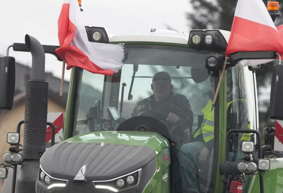 Polish farmers block major highway in protest against EU regulations