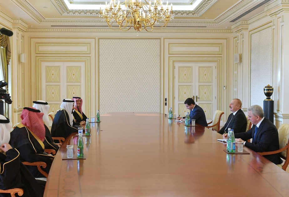 El Presidente de Azerbaiyán recibe al Ministro de Hajj y Umrah del Reino de Arabia Saudí