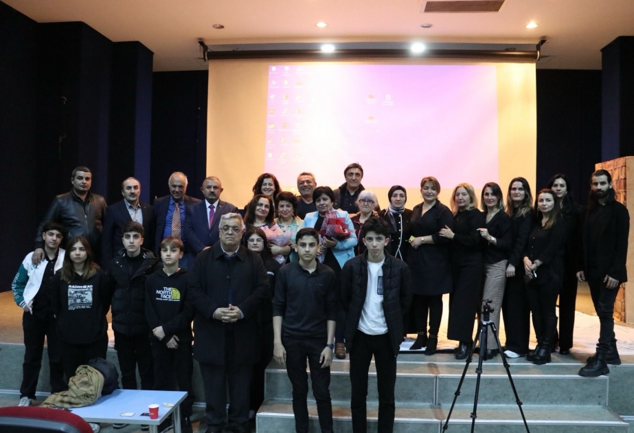 İstanbulda Xocalı soyqırımına həsr edilən “Adsız qadın” tamaşası nümayiş olunub