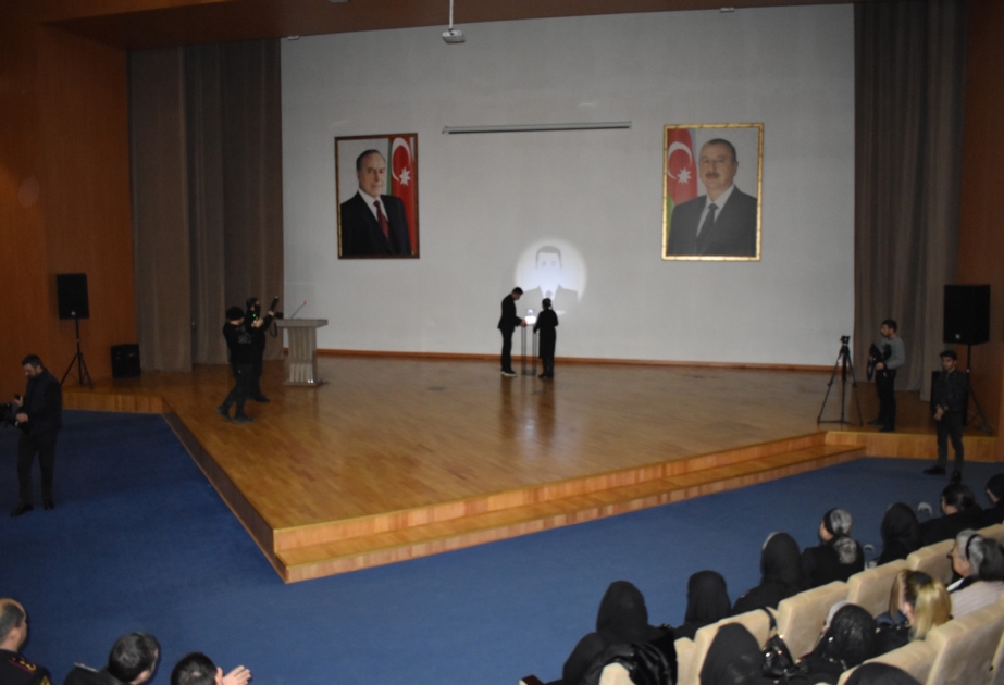 Şəki şəhidlərinin şüşə üzərində həkk edilmiş portretləri ailə üzvlərinə təqdim olunub VİDEO
