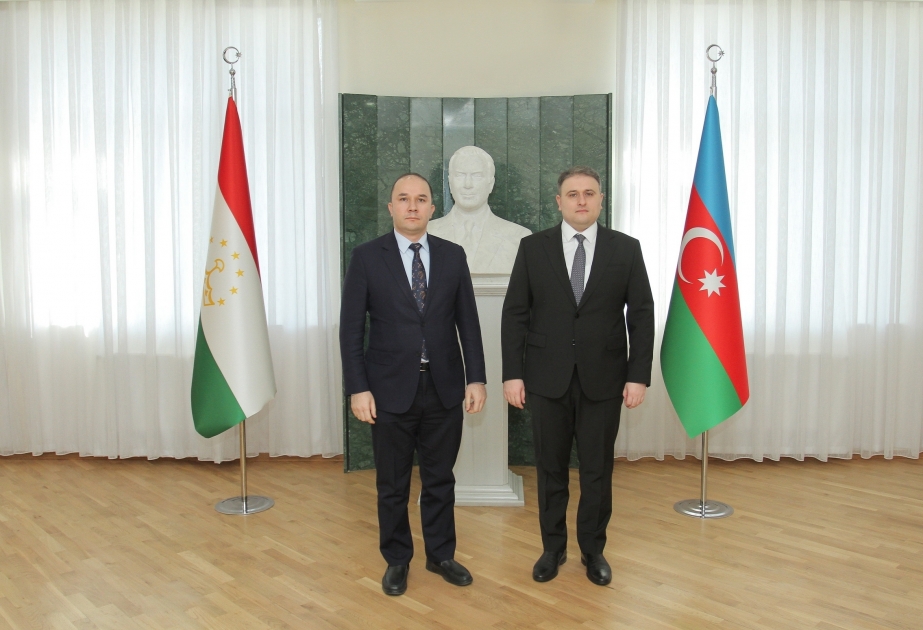بحث آفاق التعاون الأذربيجاني الطاجيكي في مجال الصناعات الدفاعية