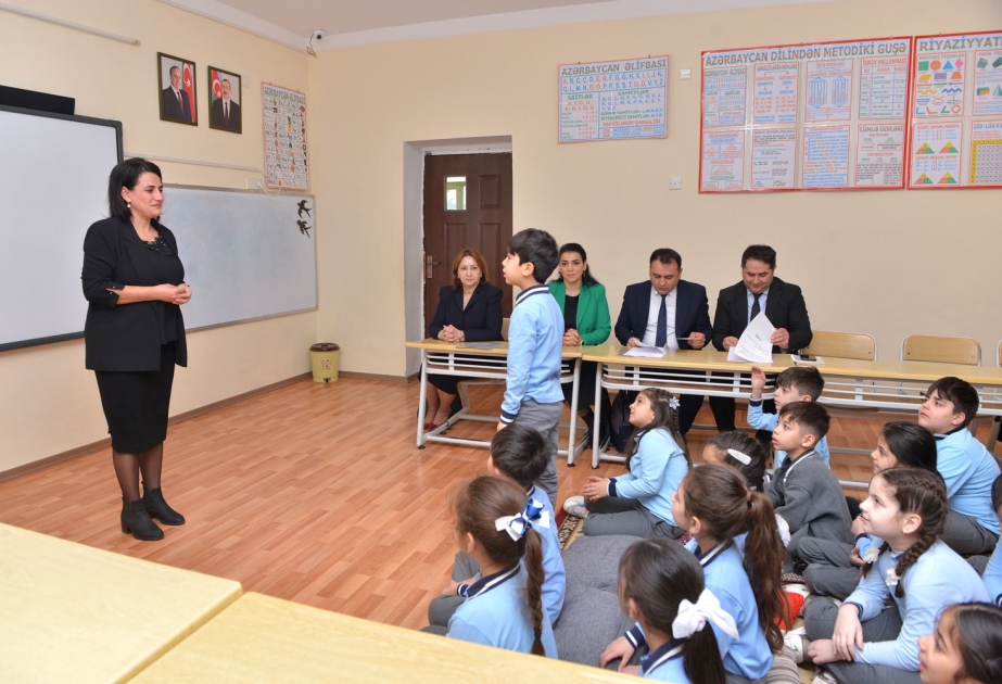 Müxtəlif məktəblərin müəllimləri bir məktəbdə nümunəvi dərslər keçiblər