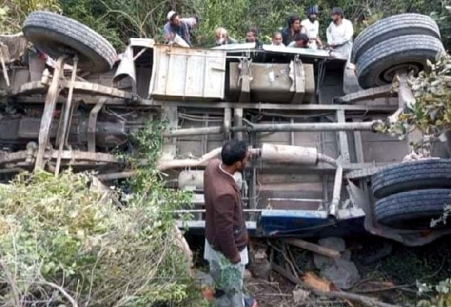 6 killed, 15 injured as bus falls into ditch in NW Pakistan
