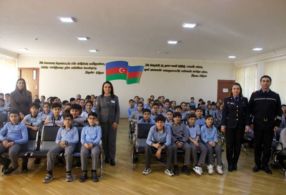 Şagirdlərə yol hərəkəti qaydaları haqqında məlumat verilib