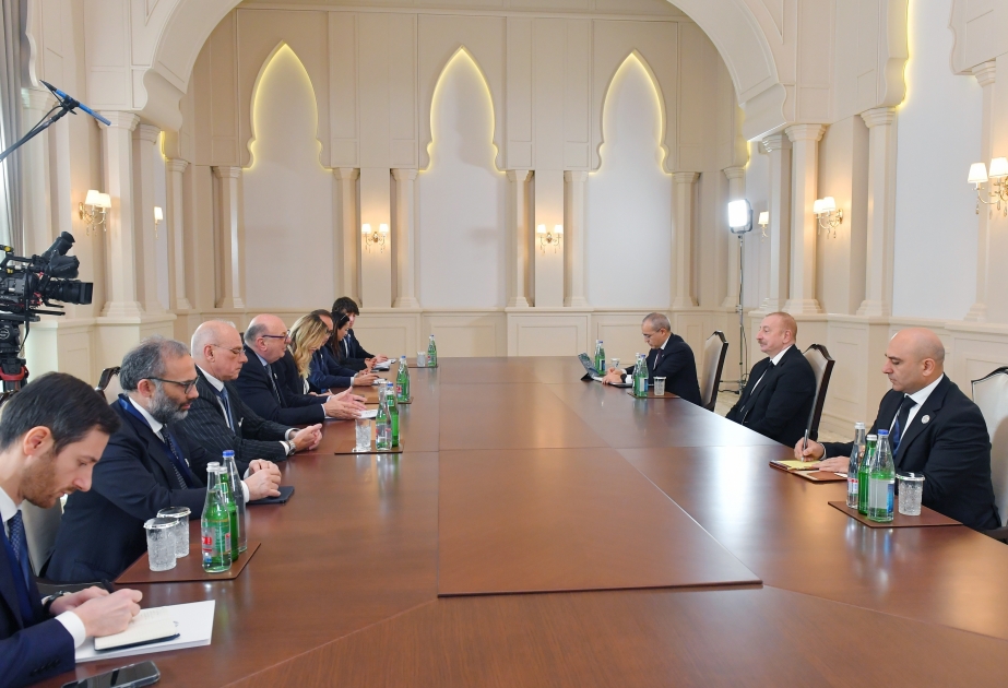 Präsident Ilham Aliyev empfängt italienischen Minister für Umwelt und Energiesicherheit AKTUALISIERT VIDEO