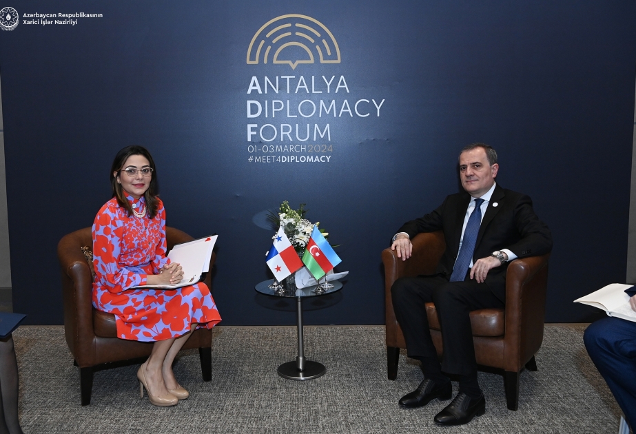 Azərbaycanın xarici işlər naziri Ceyhun Bayramov Antalyada panamalı həmkarı ilə görüşüb