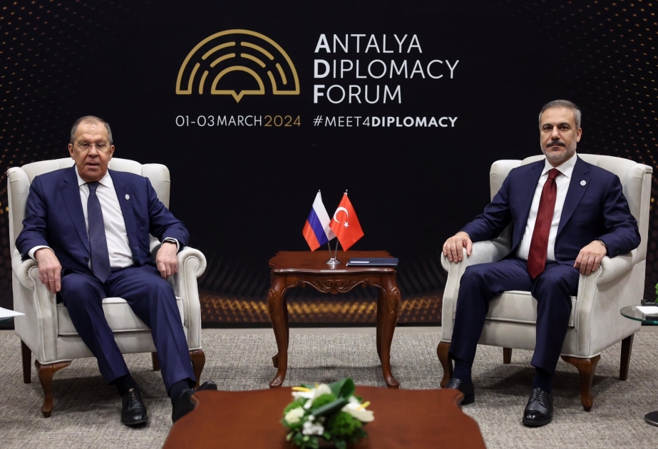 Les chefs de la diplomatie turque et russe s’entretiennent à Antalya