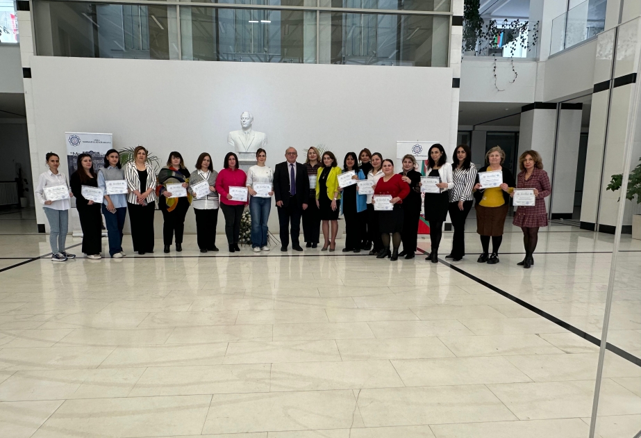 MEK-də kitabxanaçılar üçün beşgünlük təlim başa çatıb