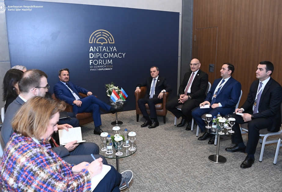 بحث علاقات التعاون بين أذربيجان ولكسمبورغ