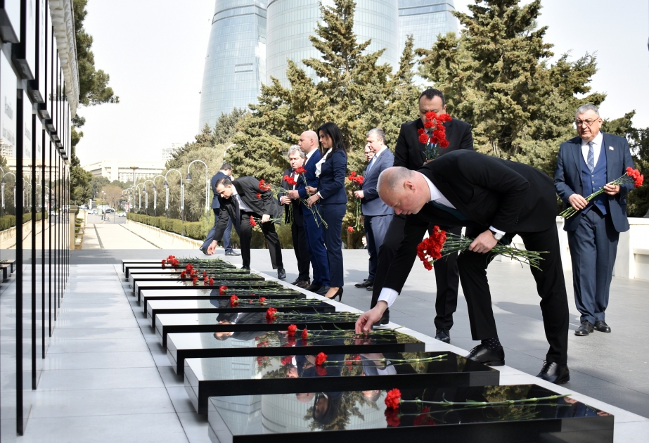 Bolqarıstan Xalq Məclisinin nümayəndə heyəti şəhidlərin xatirəsini ehtiramla yad edib