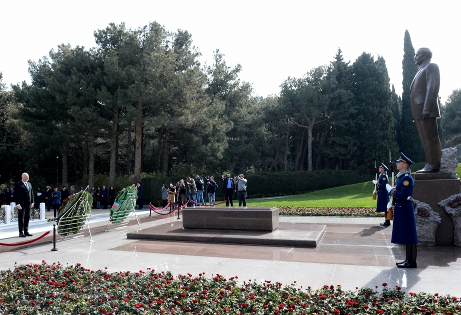 President of National Assembly of Bulgaria pays respect to National Leader Heydar Aliyev