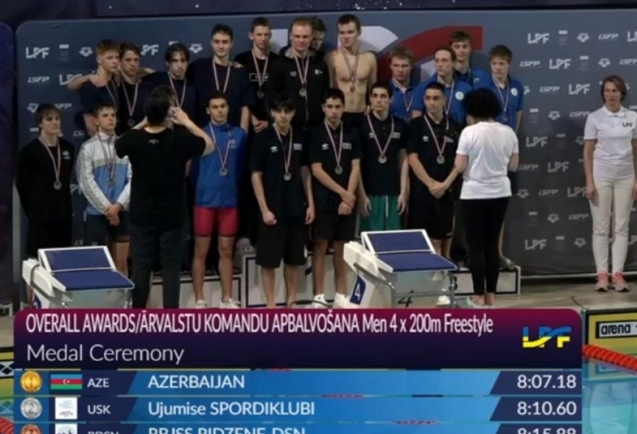 Azərbaycan üzgüçülük komandası Latviyada qızıl medal əldə edib