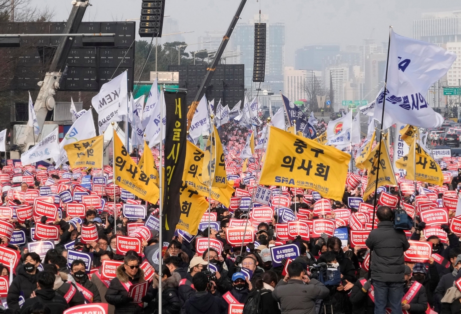 Cənubi Koreyada 7 min həkim-internanın sertifikatının ləğv edilməsi gözlənilir