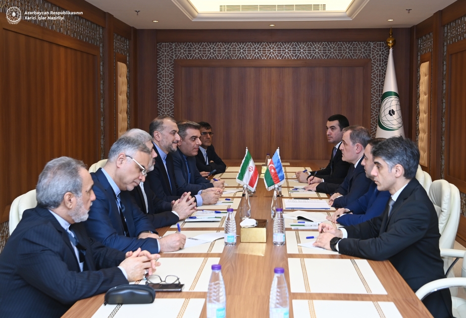 Azərbaycanın xarici işlər naziri iranlı həmkarı ilə bölgədə mövcud vəziyyəti müzakirə edib