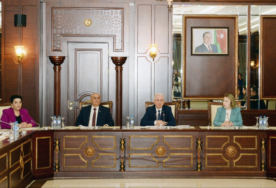 Komitə sədri: 2026-cı ildən etibarən müəllimlərin minimum əməkhaqqı təqribən 1000 manatdan yuxarı olacaq