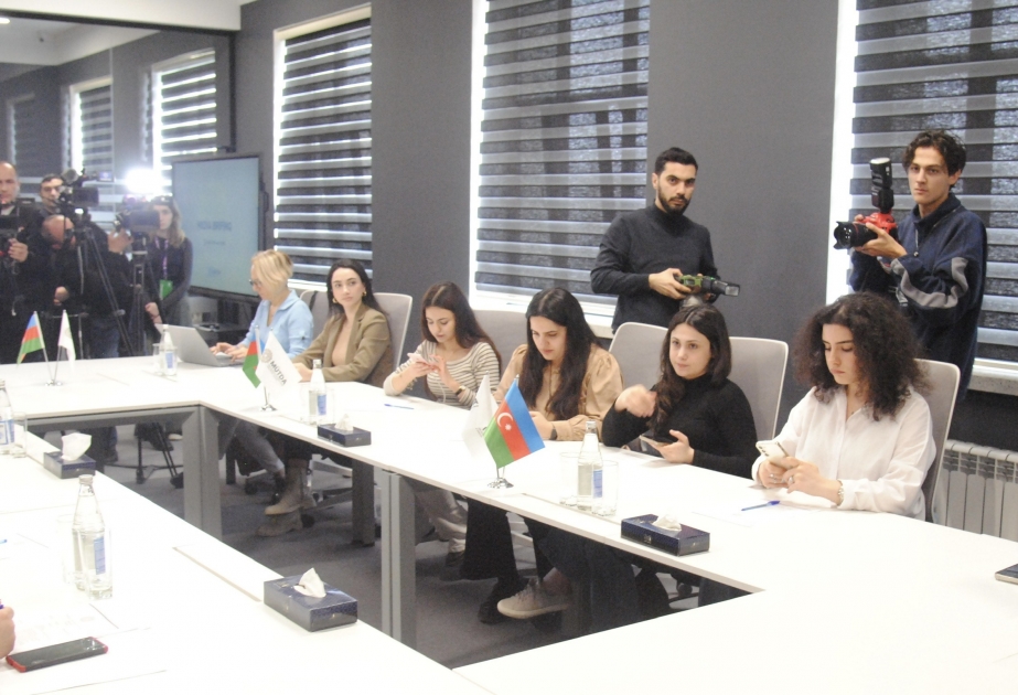 Agentliyin direktoru: Qarabağ məktəblərində rus bölməsinin yaradılması üçün müraciət daxil olmayıb