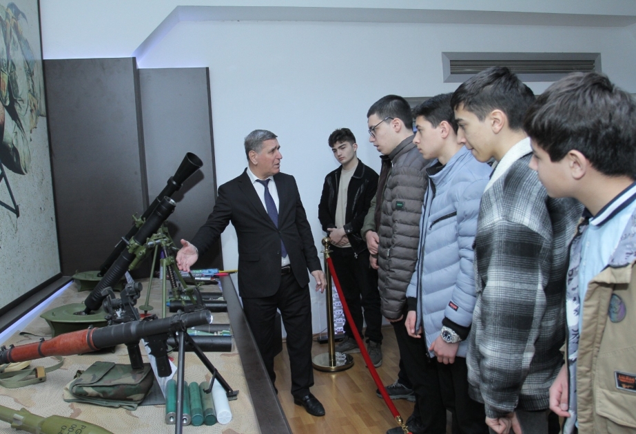 Müdafiə Sənayesi Nazirliyi yuxarı sinif şagirdləri üçün növbəti infotur təşkil edib