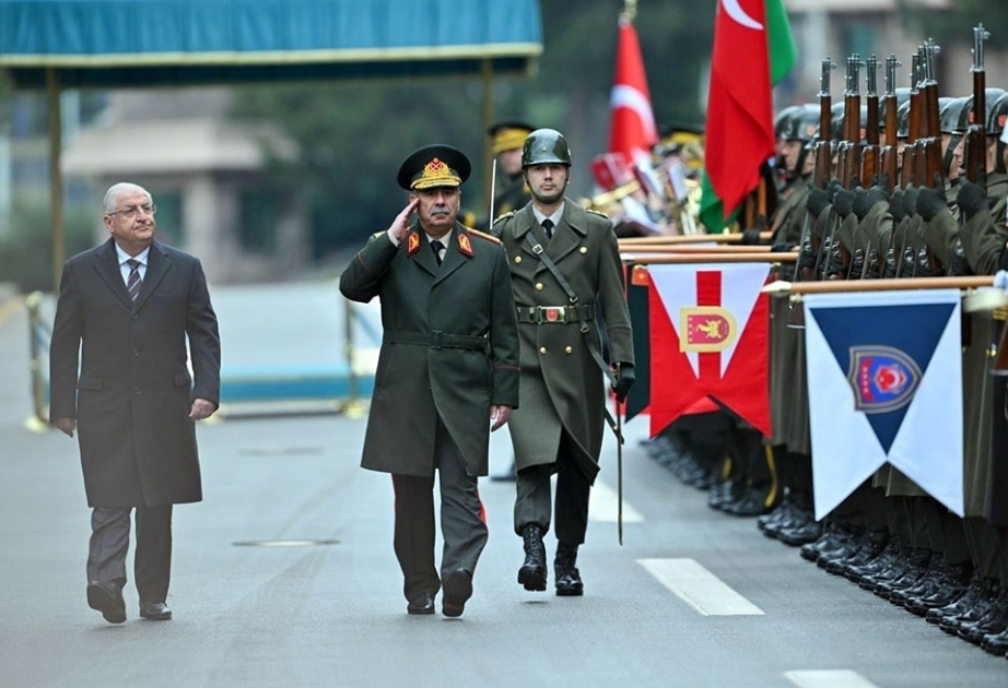 Los Ministros de Defensa de Azerbaiyán y Türkiye debaten cuestiones de seguridad regional