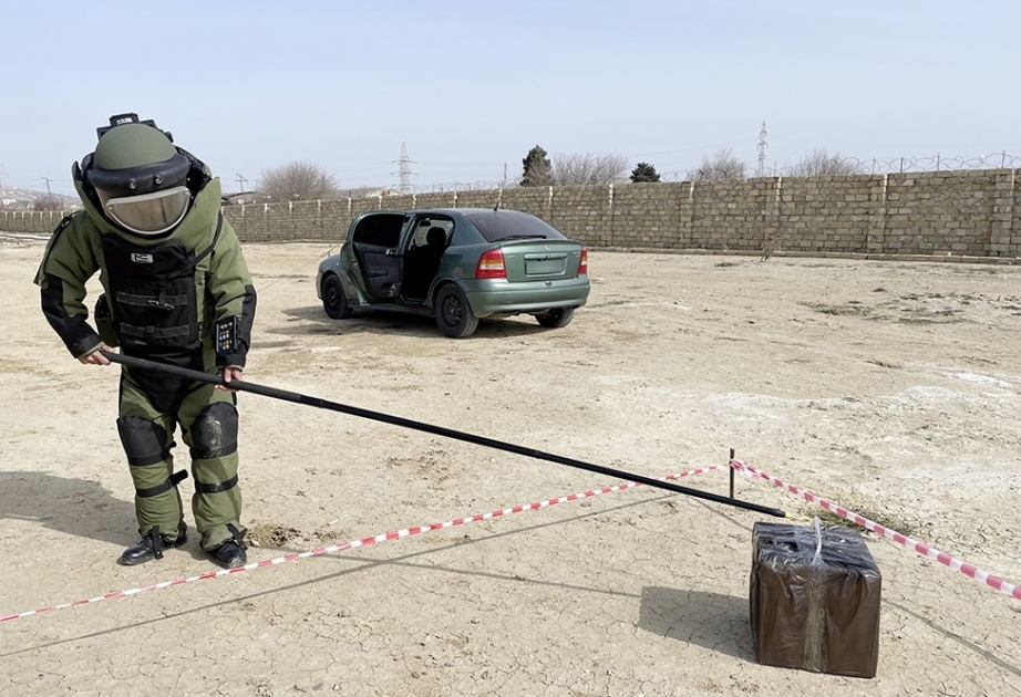 Engineering units conduct combat training classes, Defense Ministry