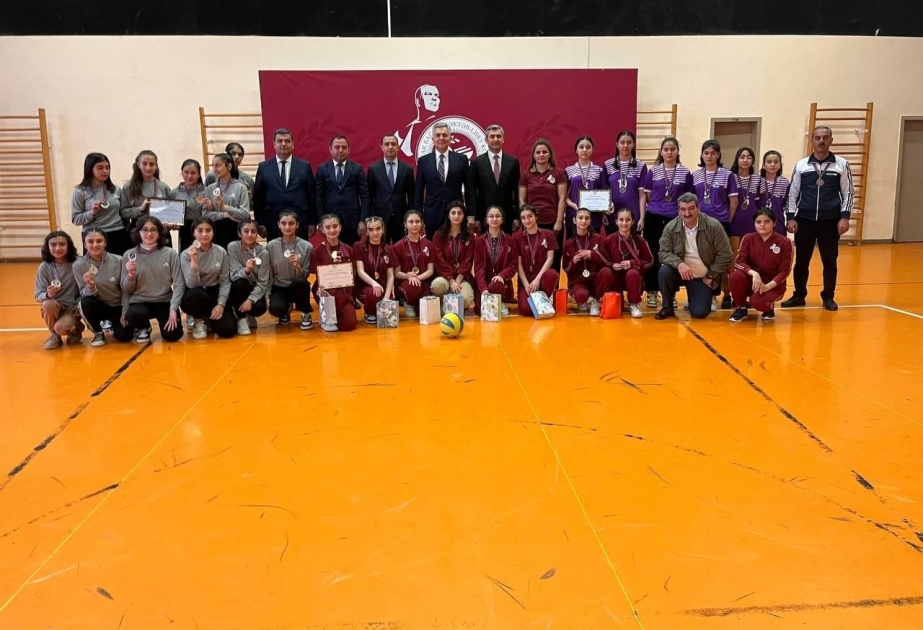 Məktəbli qızlar arasında voleybol üzrə rayon birinciliyi keçirilib