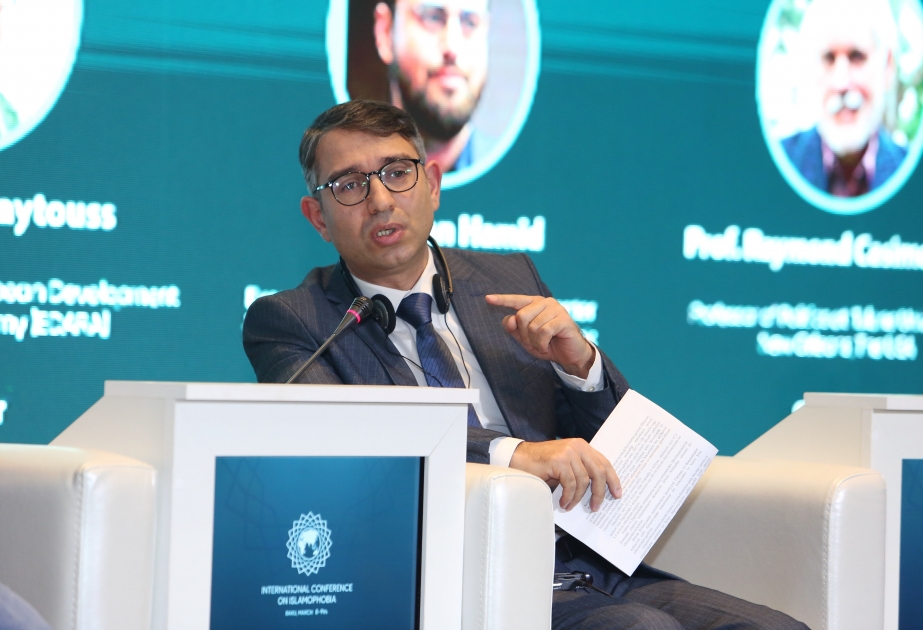 Komitə sədrinin müavini: Fransada islamofobiya hallarının 80 faizi qadınlarla, onların geyimləri ilə bağlıdır
