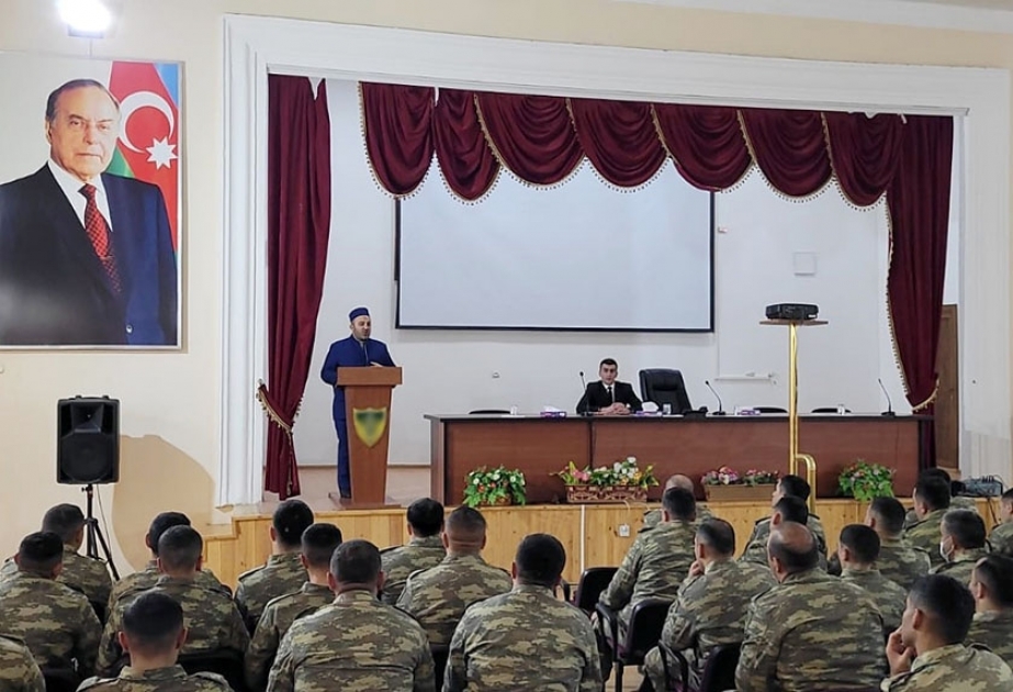 Dini Qurumlarla İş üzrə Dövlət Komitəsinin nümayəndələri hərbi qulluqçularla görüşüblər
