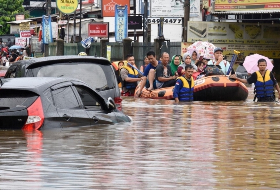 Indonésie : dix disparus dans des inondations et des glissements de terrain