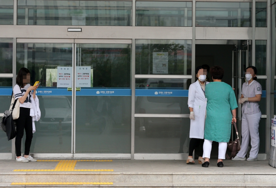 Cənubi Koreyada 5 minə yaxın həkim-internanın sertifikatı “dondurulub”