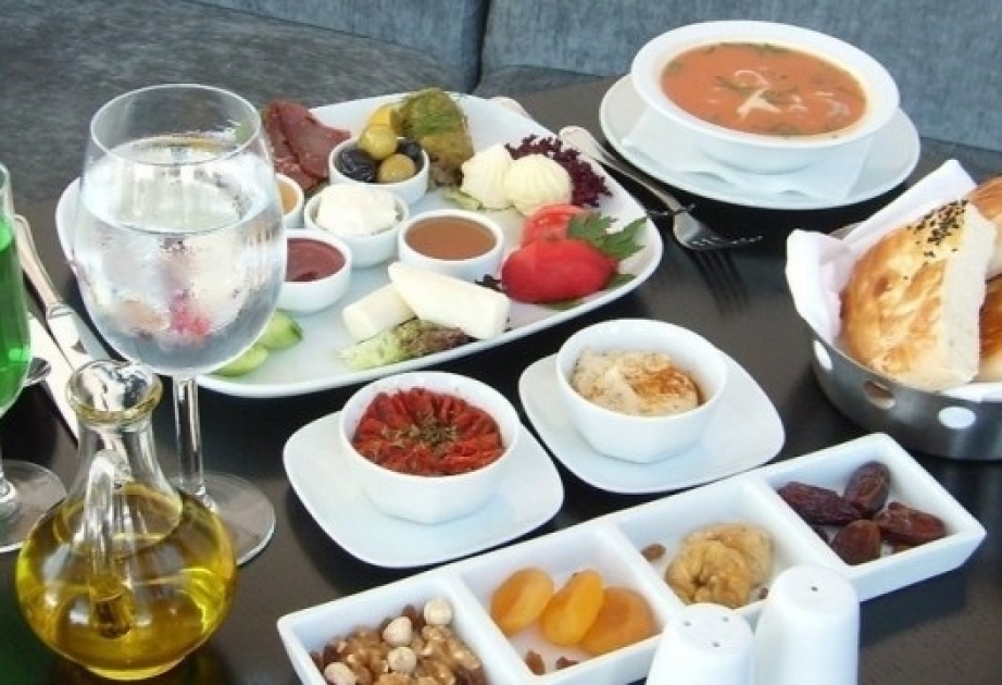 Oruc tutmaq insanın iradəsini və səbrini təkmilləşdirməklə yanaşı, həm də özünü idarə etmək həvəsi aşılayır