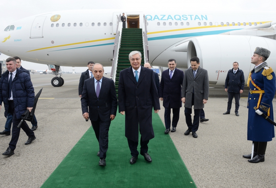 El Presidente de Kazajistán llega a Azerbaiyán en visita de Estado