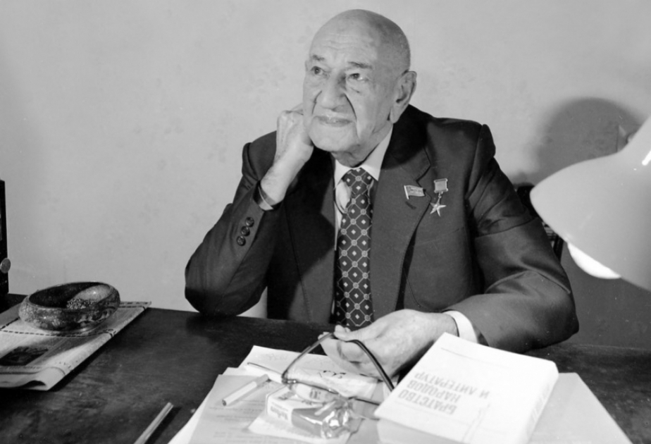 Bu gün Xalq şairi Süleyman Rüstəmin anadan olmasından 118 il ötür