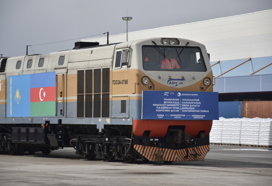 Se celebra una teleconferencia con motivo de la llegada del tren de contenedores a Azerbaiyán por el Corredor Medio