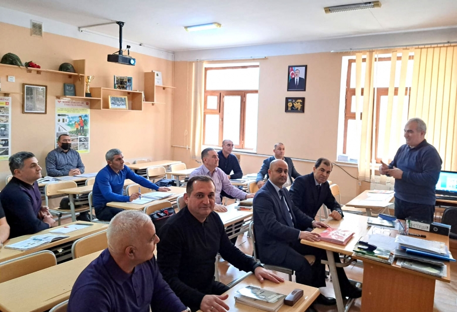 Məktəblərdə aparılmış monitorinqlərin nəticələri müzakirə edilib