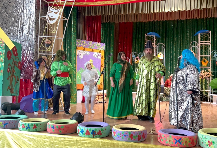 Qusar Dövlət Ləzgi Dram Teatrının kollektivi bu dəfə uşaqlar üçün səhnəyə çıxıb