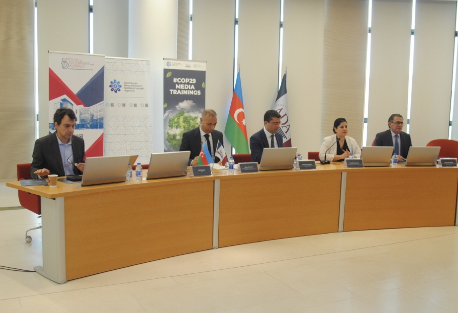 COP29-un işıqlandırılmasında iştirak edəcək jurnalistlər üçün ilk təlim keçirilib VİDEO