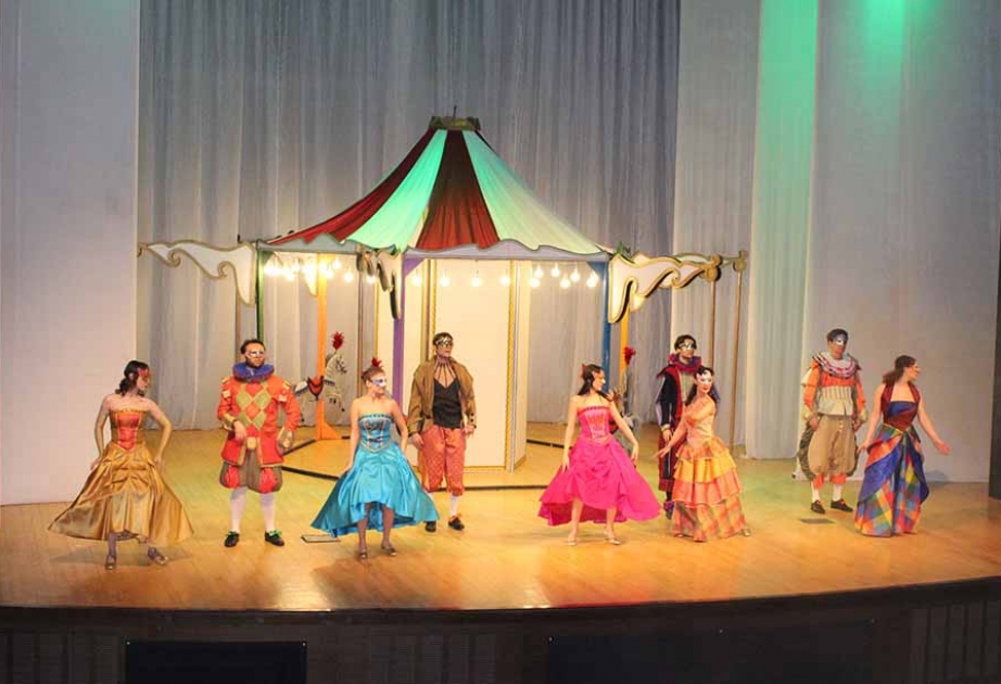 Rus Dram Teatrı qəbələli uşaqları sevindirib