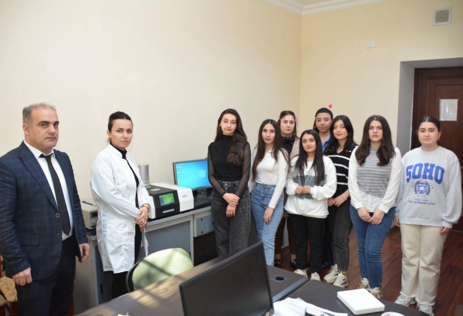 BDU tələbələri Fizika İnstitutunda istehsalat təcrübəsində