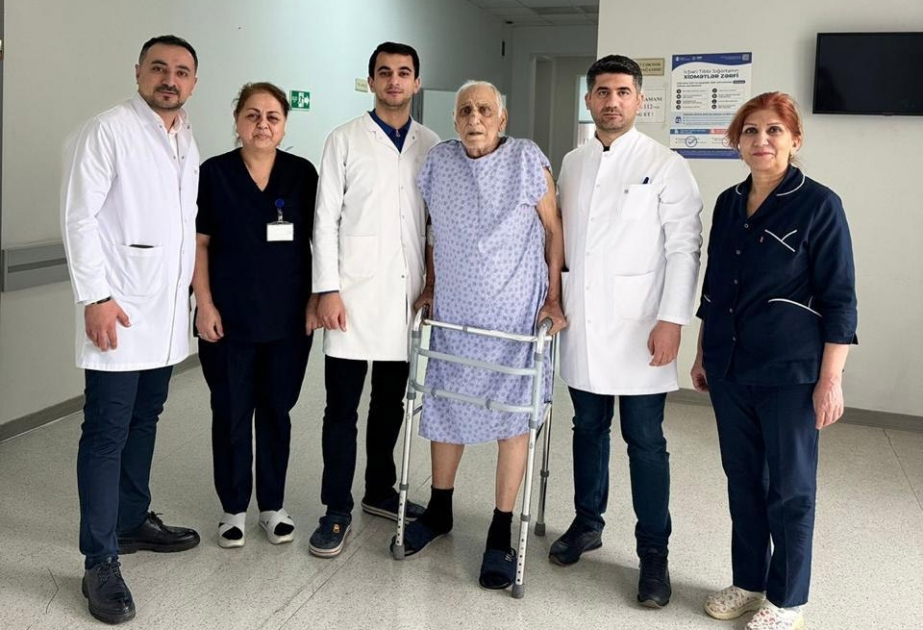 Respublika Klinik Xəstəxanasında yanaşı xəstəlikləri olan 94 yaşlı xəstə üzərində aparılan cərrahi əməliyyat uğurla başa çatıb