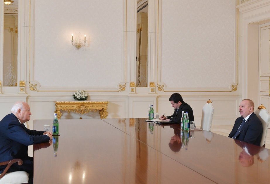 الرئيس إلهام علييف يستقبل الممثل السامي لتحالف الحضارات
