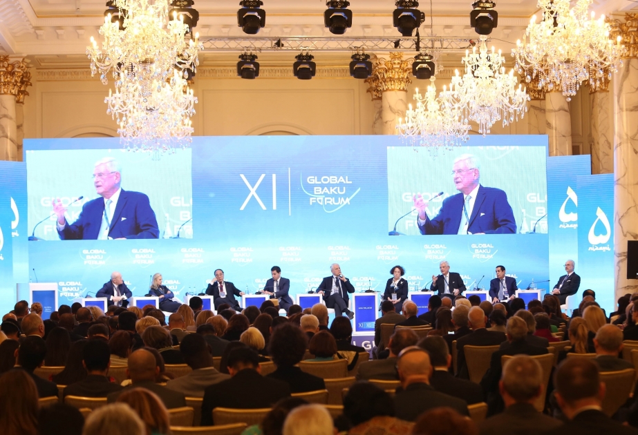 XI Глобальный Бакинский форум продолжает работу панельными заседаниями