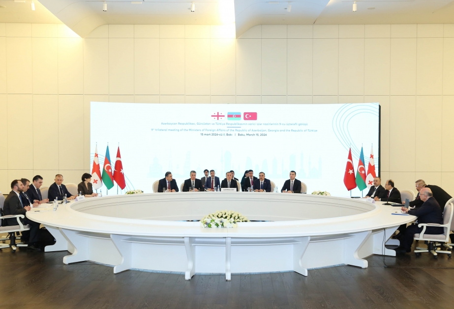 Les ministres des affaires étrangères azerbaïdjanais, turc et géorgien se réunissent à Bakou